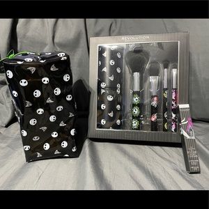NBC MAKE UP REVOLUTION BRUSH SET BAG & LIPGLOSS